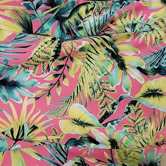 Tommy Bahama Active Floral 1/4 Zip Long Sleeve Golf Polo Shirt - Picture 5 of 8